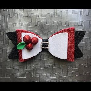 Read/white/black bows.